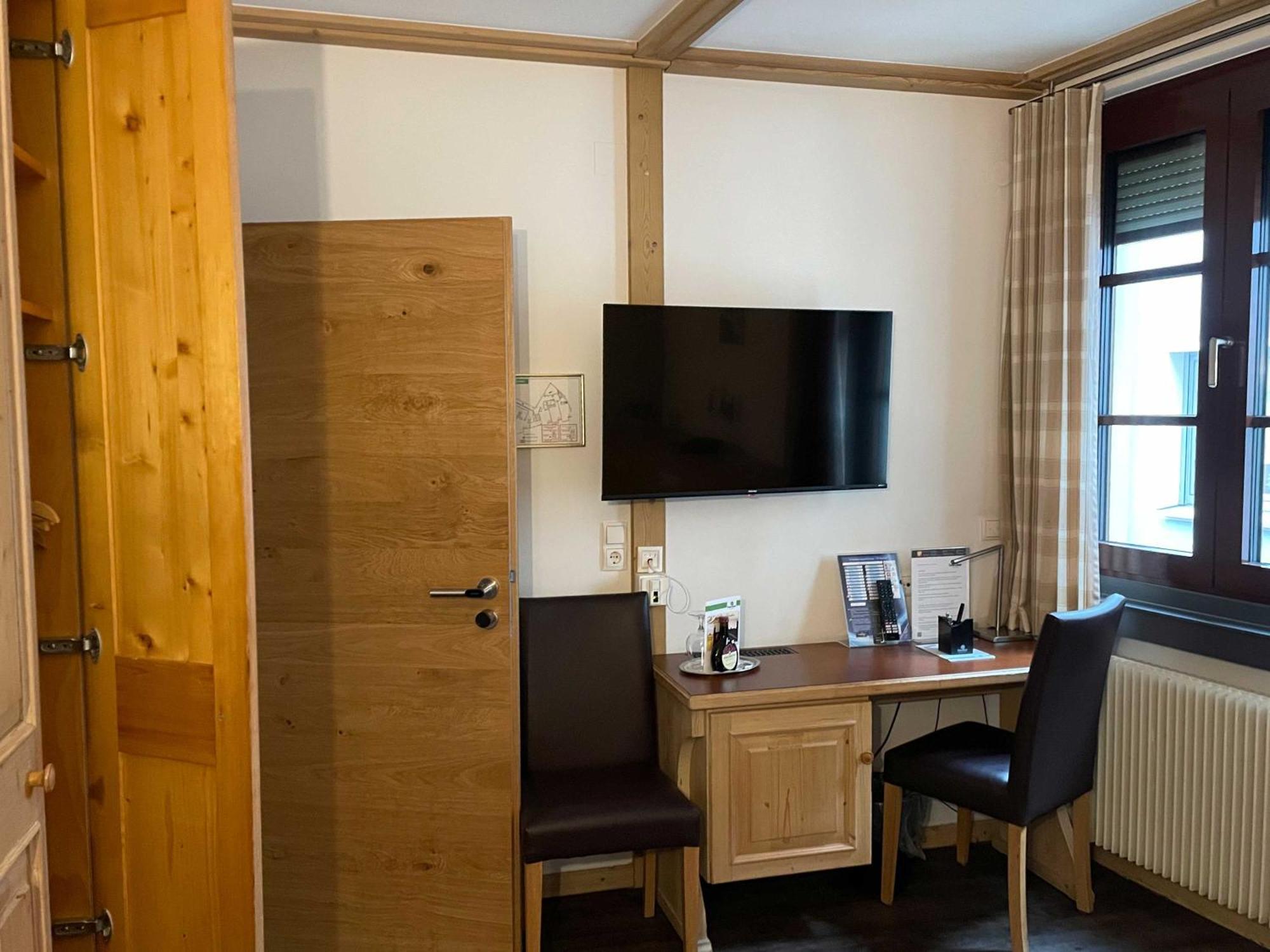 Hotel Gruener Baum Wurzburg Room photo